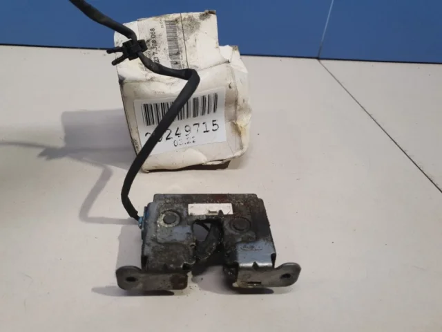 Замок капота левый для BMW X5 F15 (Ф15) 2013-2018 на фотографиях