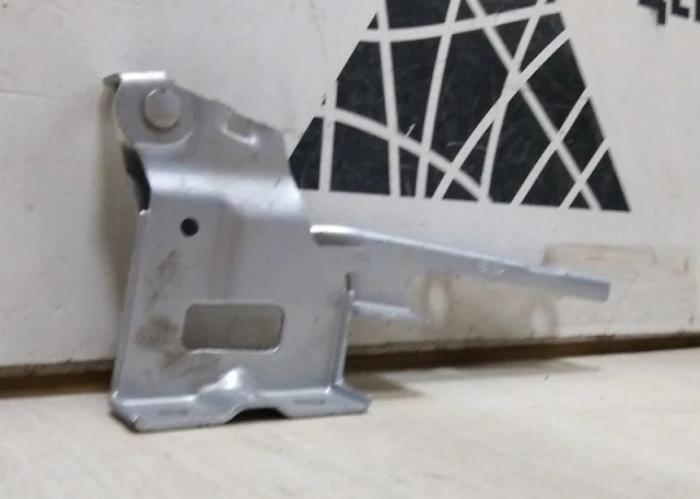 Петля капота правая для Hyundai ix35 1 Rest 2013-2016 на фотографиях