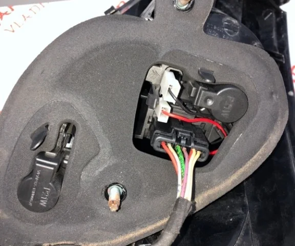 Фонарь внешний левый для Citroen DS4 2011-2016 на фотографиях