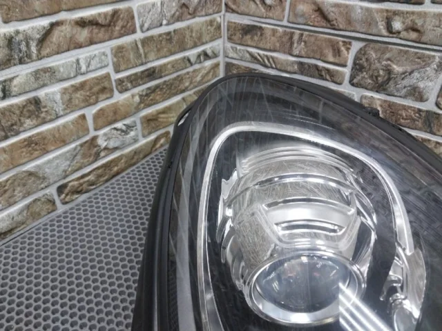 Фара правая для Porsche Macan 95B 2014-2023 на фотографиях