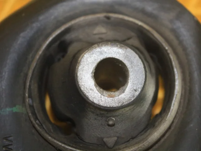 Рычаг передний правый нижний для Volkswagen Polo V (6C) Седан 2015-2020 на фотографиях