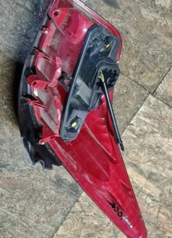 Фонарь правый для Peugeot 308 SW T7 2007-2014 на фотографиях