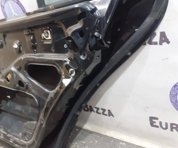 Дверь задняя правая для Mercedes-Benz C class W202 1993-2001 на фотографиях