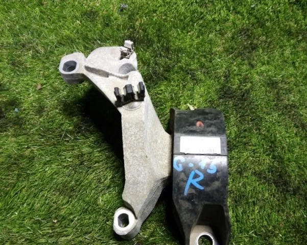 Опора двигателя передняя левая верхняя для Nissan Almera G15 2012-2019 на фотографиях