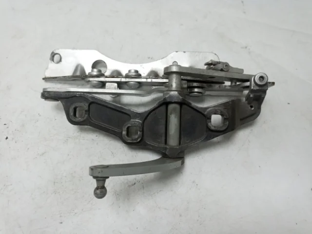 Петля капота левая для Mercedes-Benz S class W221 2005-2013 на фотографиях