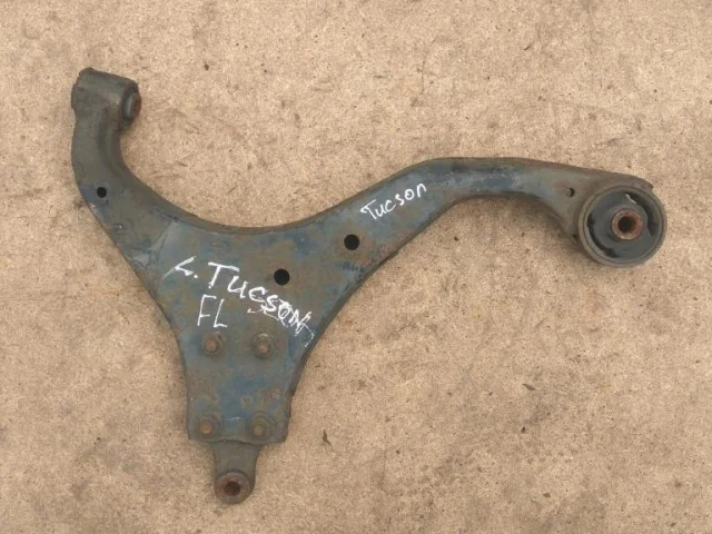 Качающийся рычаг правый для Hyundai Tucson JM 2004-2009 на фотографиях