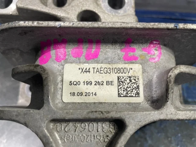 Подушка двигателя передняя правая верхняя для Skoda Octavia A7 rest на фотографиях