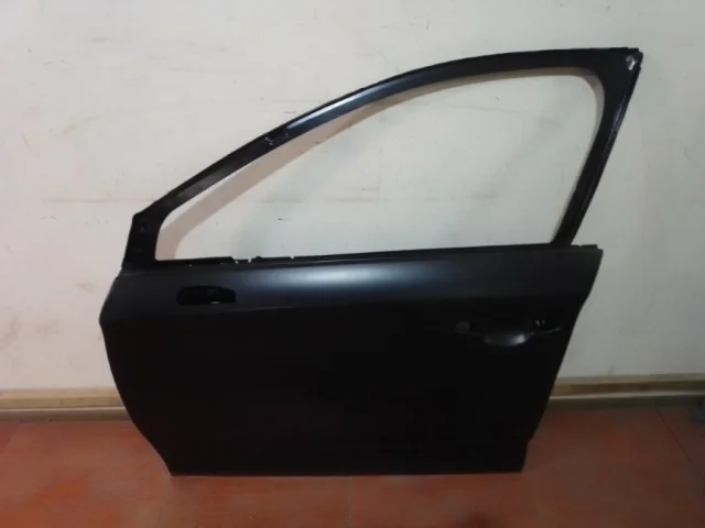 Дверь передняя левая для Citroen C4 Седан 2010-2016 на фотографиях