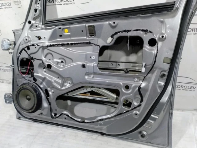 Дверь передняя правая для Suzuki SX4 2006-2009 на фотографиях