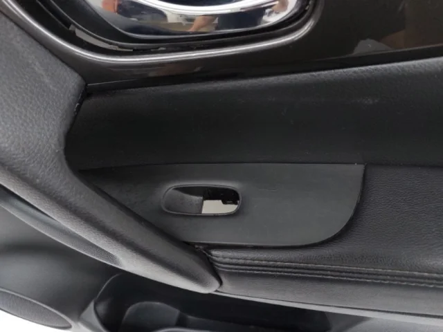 Уплотнитель передней правой двери для Nissan X-Trail T32 JDM 2013-2022 на фотографиях