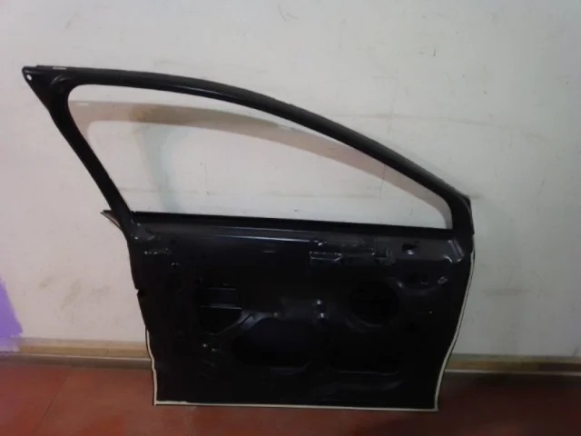 Дверь передняя левая для Citroen C4 Седан 2010-2016 на фотографиях
