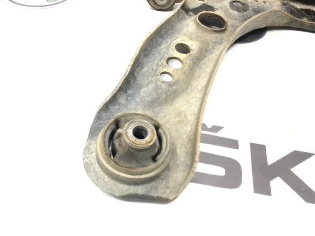 Рычаг передний левый нижний для Skoda Octavia A7 на фотографиях