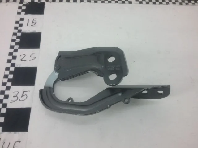 Петля капота левая для Ford Kuga CBV 2008-2013 на фотографиях