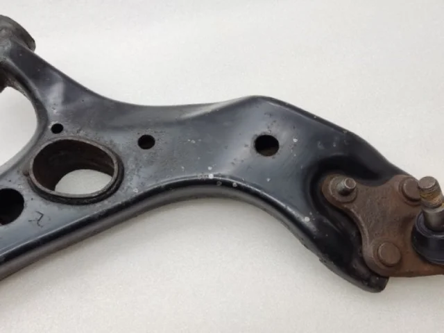 Рычаг передний правый нижний для Toyota RAV4 XA30 2005-2012 на фотографиях