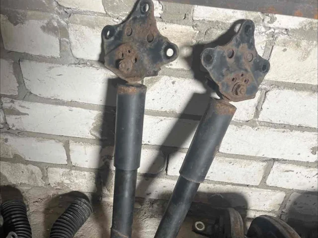 Пружина амортизатора задняя для Lexus RX AGL10, GGL10, GLV15, GGL15, GLV10 2009-2015 на фотографиях