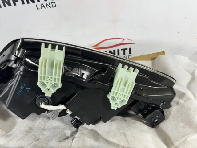 Фара правая для Infiniti QX 80 2013-2022 на фотографиях