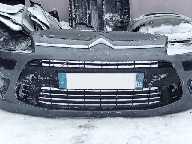 Бампер передний для Citroen C4 Хэтчбек 2004-2011 на фотографиях