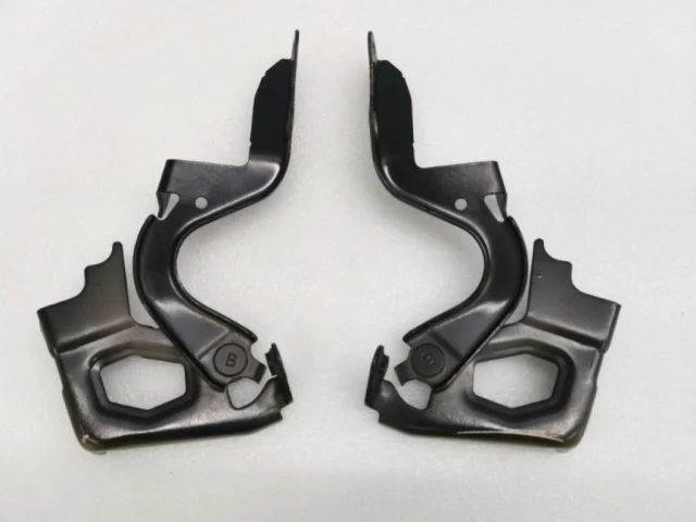 Петля капота правая для Toyota RAV4 XA40 rest 2015-2019 на фотографиях