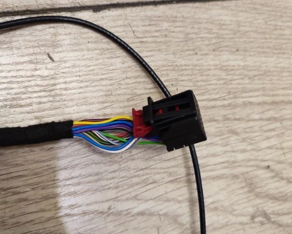 Стекла и зеркала для Volkswagen Touareg III (CR) 2018+ на фотографиях