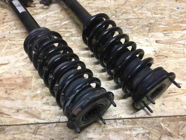 Амортизатор кабины горизонтальный передний правый для Mercedes-Benz M class W164 2005-2011 на фотографиях