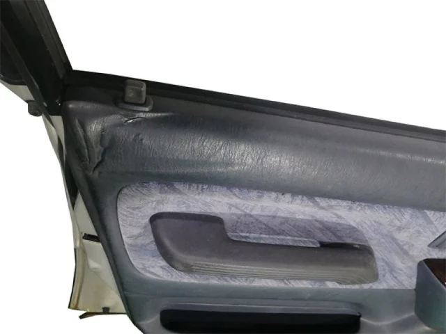 Двери для Toyota Land Cruiser 90 1995-1997 на фотографиях