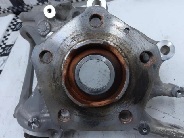 Цапфа задняя левая для Audi A6 C7 2010-2018 на фотографиях