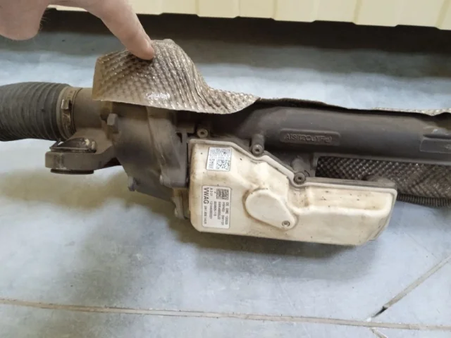 Пыльник рулевой рейки для Volkswagen Passat (B6, Typ 3C) 2005-2010 на фотографиях