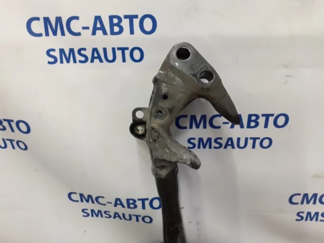 Подрамник двигателя для Audi A7 4G 2010-2014 на фотографиях