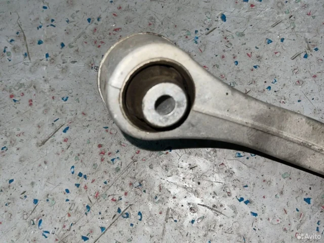 Рычаг передний правый верхний для BMW 5er G30 2016-2023 на фотографиях