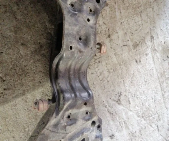 Балка переднего моста для Volkswagen Polo V (6R) 2009-2014 на фотографиях