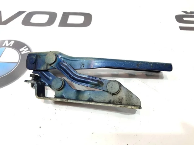 Петля капота правая для Skoda Octavia A5 на фотографиях