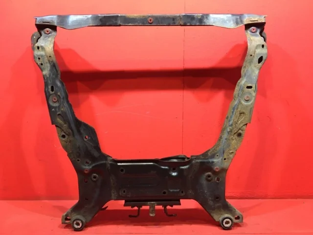 Подрамник двигателя для Ford Galaxy CD340 2006-2015 на фотографиях