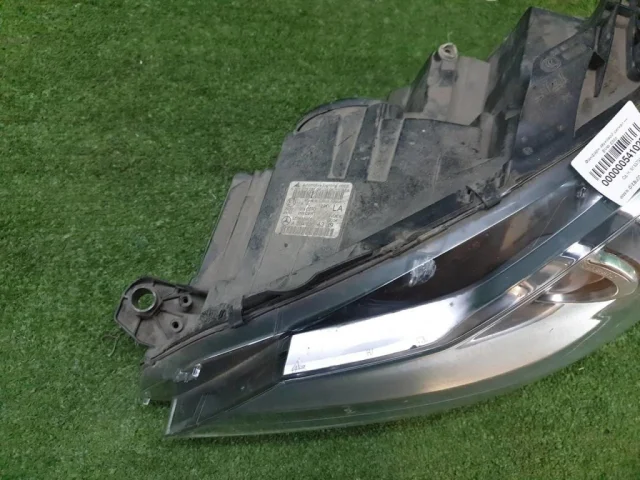 Крышка форсунки фароомывателя левая для Mercedes-Benz C class W204 2007-2014 на фотографиях