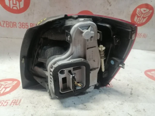 Фонарь левый для Volkswagen Polo V (6R) 2009-2014 на фотографиях