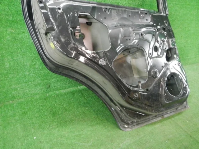 Дверь задняя левая для Suzuki SX4 2006-2009 на фотографиях