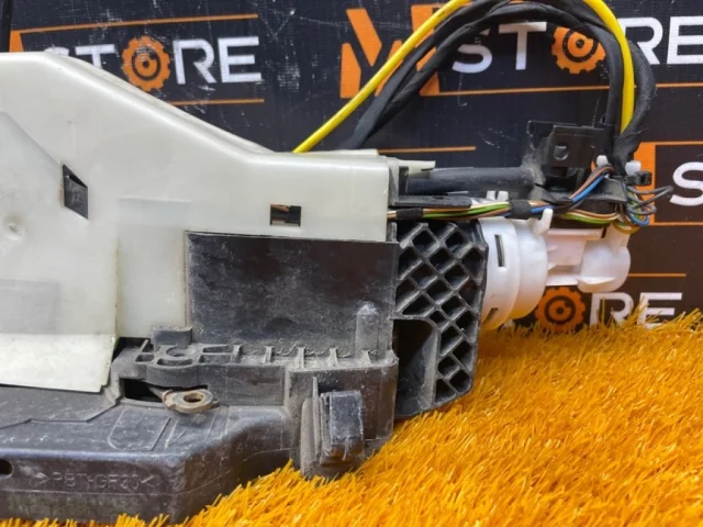 Замок передней правой двери для Mercedes-Benz S class W220 1998-2005 на фотографиях