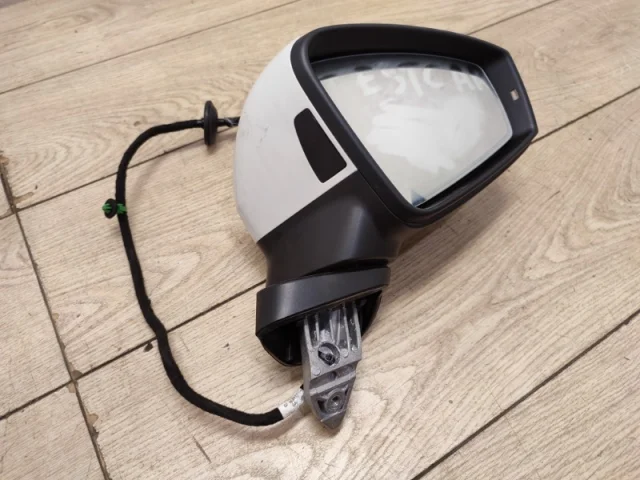 Стекла и зеркала для Volkswagen Touareg III (CR) 2018+ на фотографиях