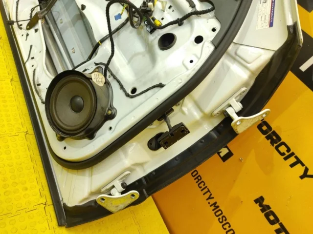 Дверь передняя левая для Mercedes-Benz S class W220 1998-2005 на фотографиях