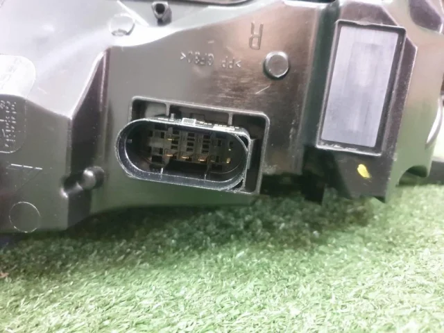 Фара правая для Mercedes-Benz S class W223 2021+ на фотографиях