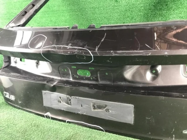 Крышка багажника для Audi Q8 4M 2018-2023 на фотографиях