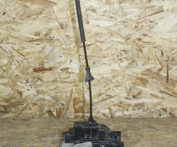 Уплотнитель передней правой двери для Kia Ceed 1 SW ED Rest 2010-2012 на фотографиях