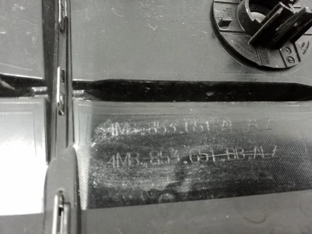 Решетка радиатора левая для Audi Q8 4M 2018-2023 на фотографиях