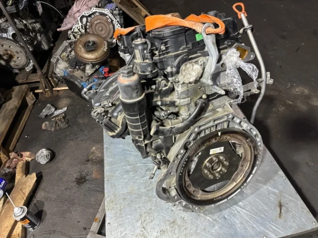 Двигатель для Mercedes-Benz C class C204 2008-2015 на фотографиях