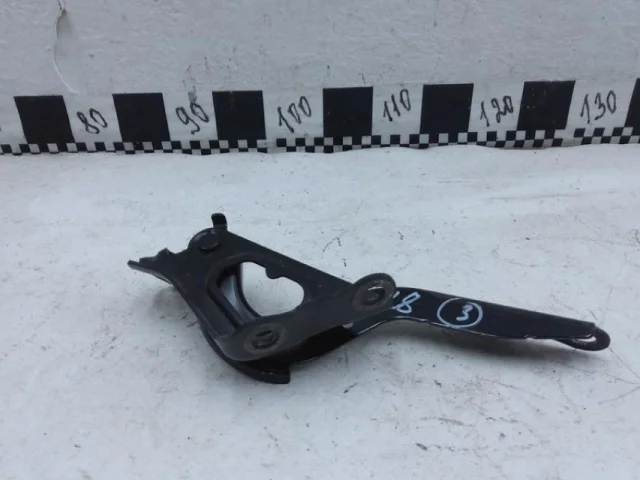 Петля капота правая для Toyota RAV4 XA50 2019+ на фотографиях