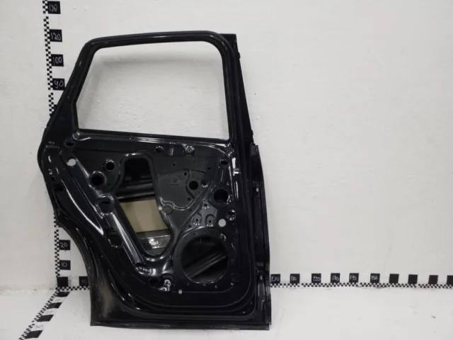 Дверь задняя левая для Porsche Macan 95B 2014-2023 на фотографиях