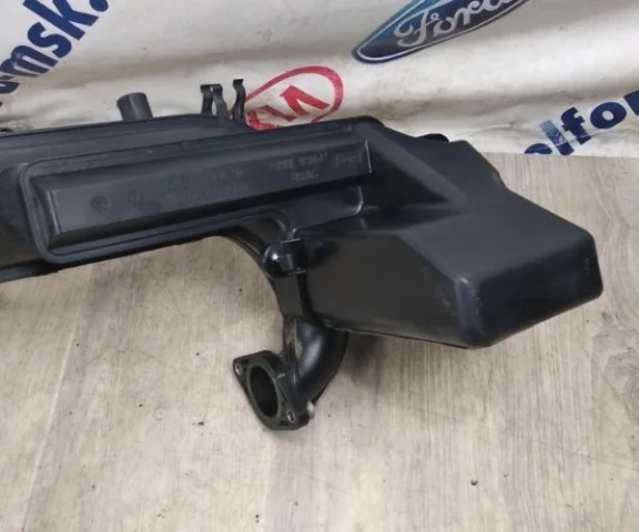 Воздухозаборник для Ford Galaxy CD340 2006-2015 на фотографиях