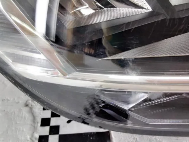 Фара ксенон левая для Volkswagen Jetta 7 2020+ на фотографиях