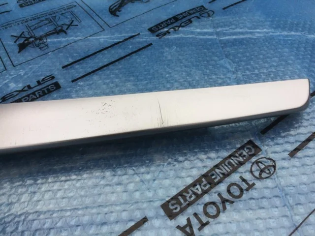 Накладка на торпеду (борода) для Toyota RAV4 XA40 rest 2015-2019 на фотографиях