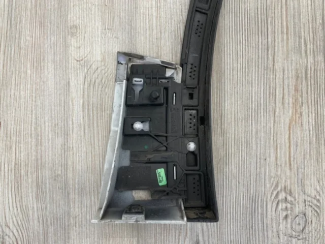 Молдинг крыла передний левый для Volkswagen Touareg III (CR) 2018+ на фотографиях