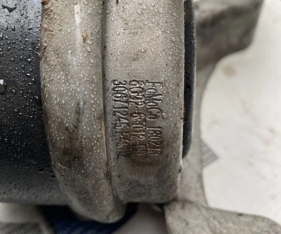 Опора двигателя задняя правая нижняя для Volvo S80 AS 2006-2016 на фотографиях